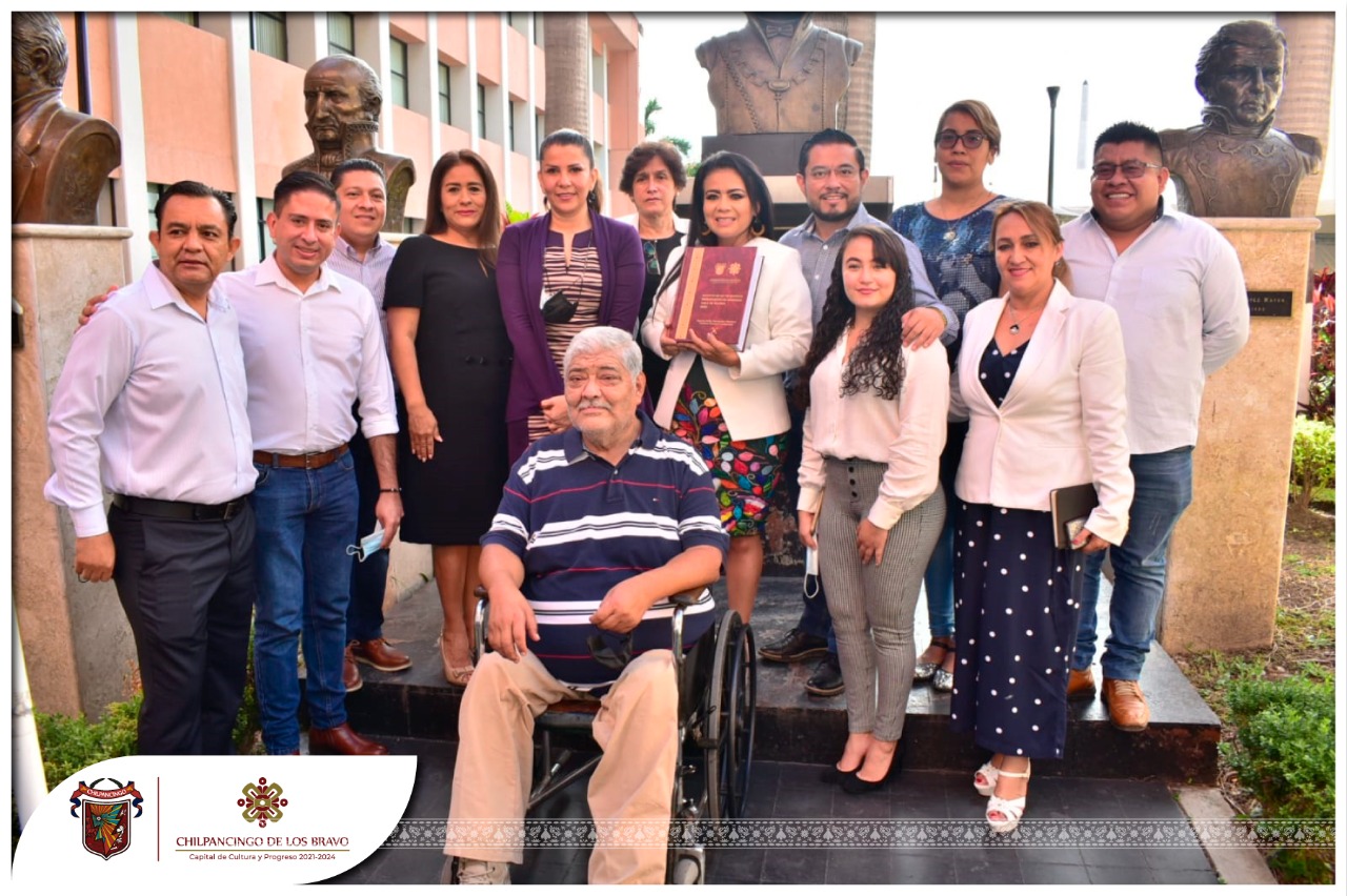 Entrega Norma Otilia Hernández iniciativa de Ley de Ingresos