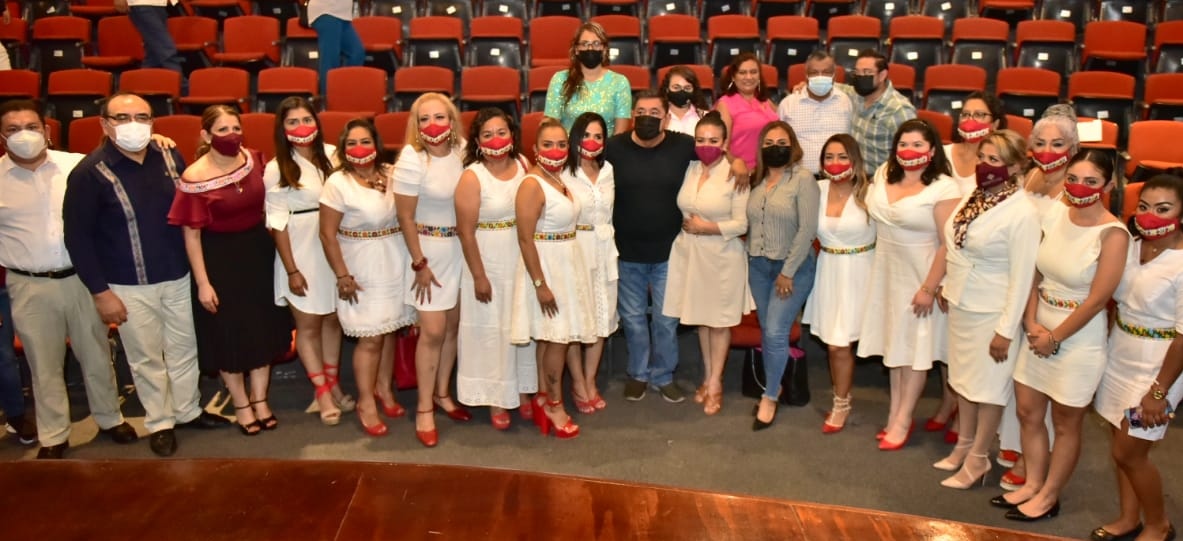 Norma Otilia Hernández toma protesta a María Magdalena Hernández como presidenta del sistema DIF