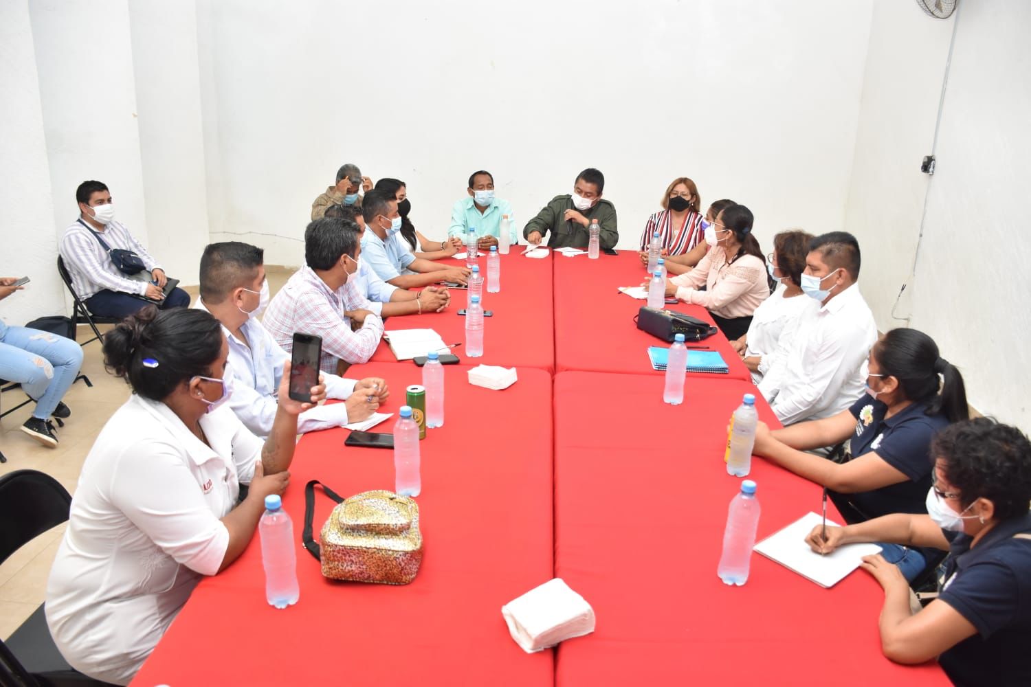 Recibe Gilberto Solano a sectores de Salud y Educación en Tlapa
