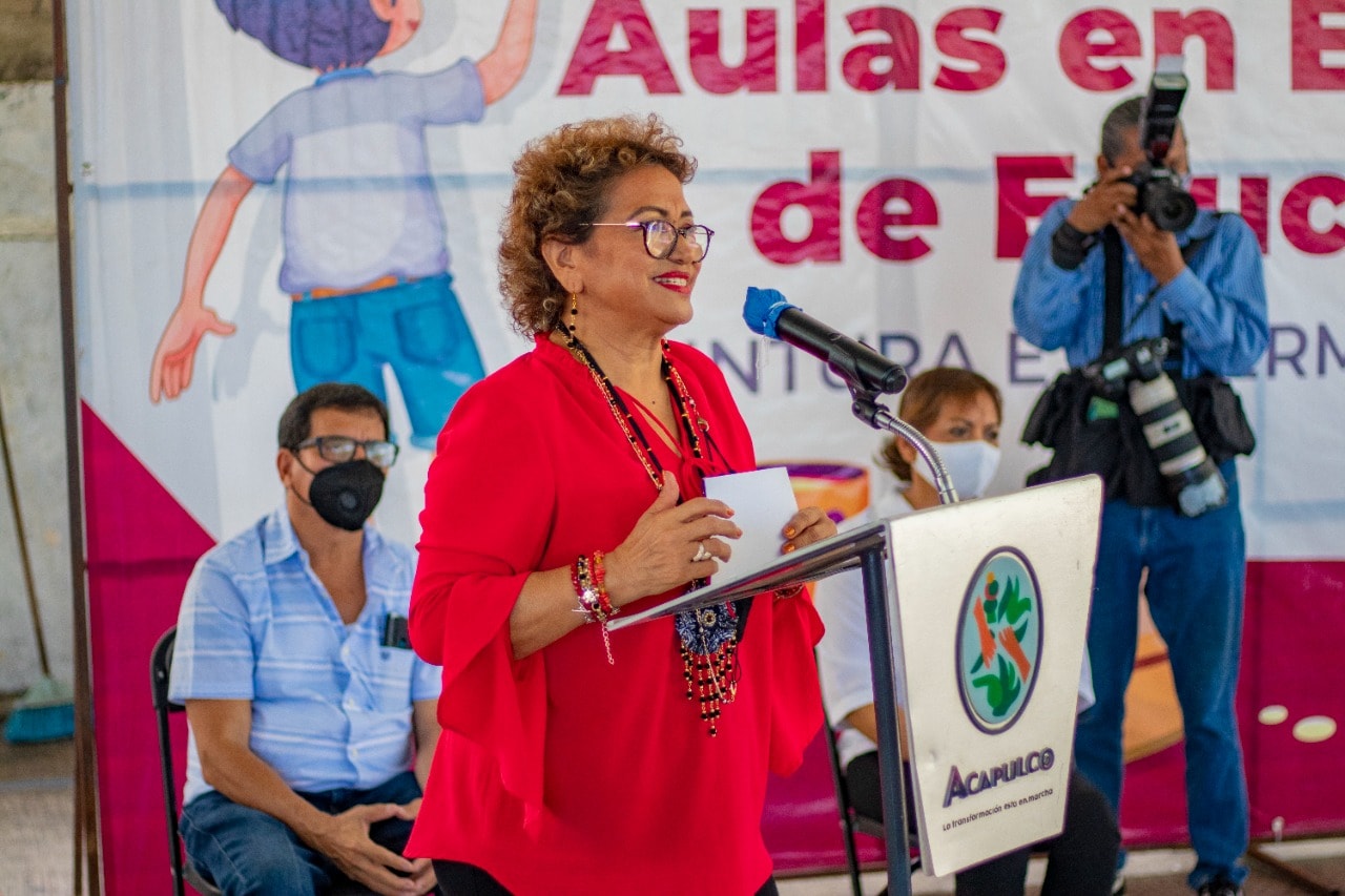Desmiente Adela Román impedimento para ocupar cargo