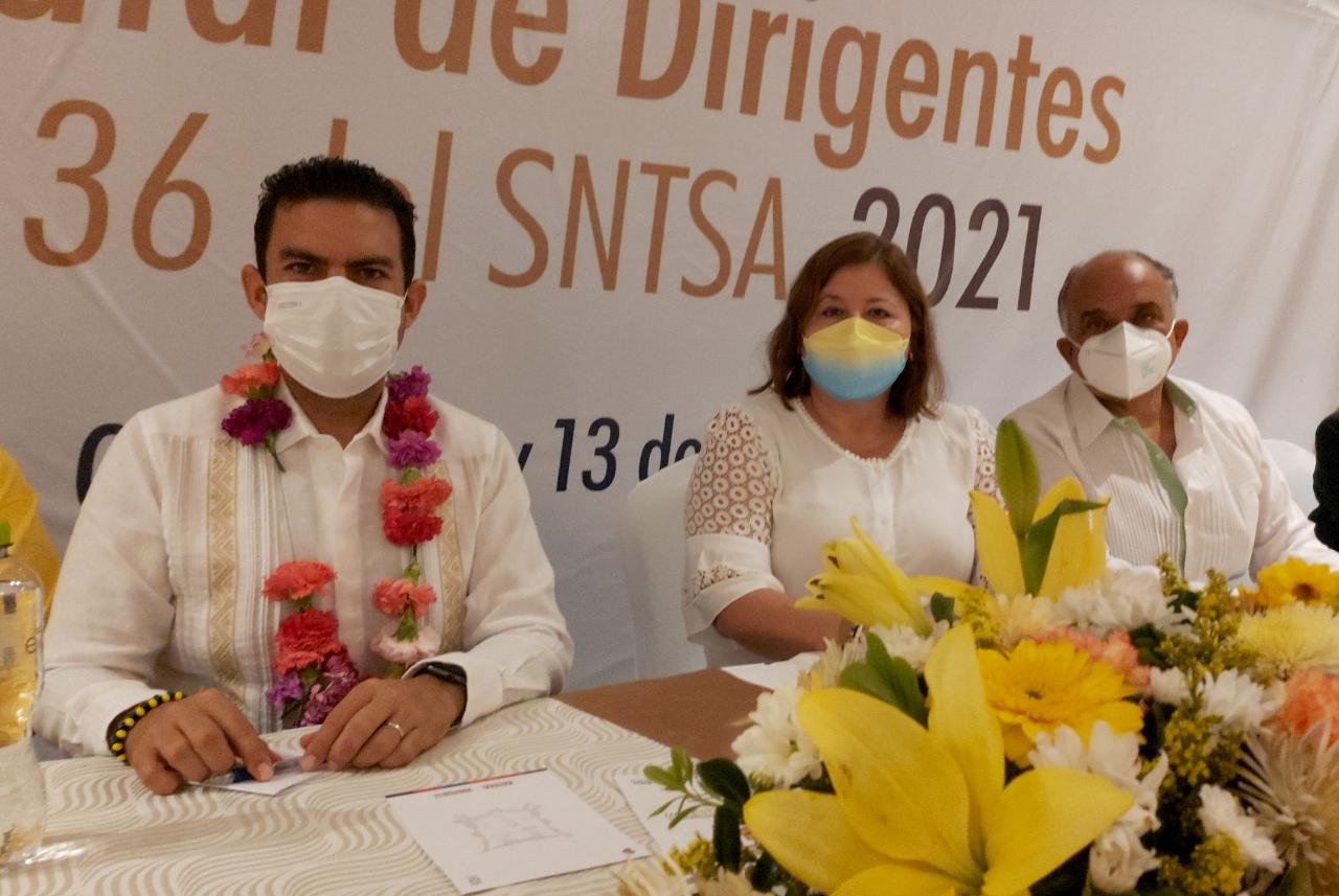Reconoce Añorve liderazgo de Bety Vélez en Sindicato de Salud
