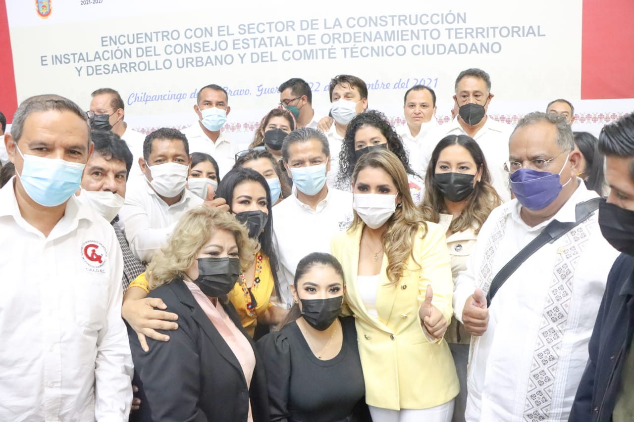 Obra pública, para guerrerenses y sin moches, promete Evelyn Salgado