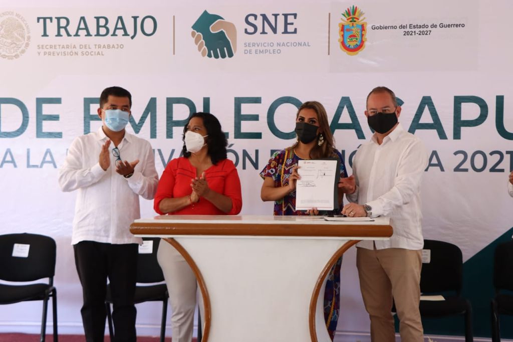 Encabeza Evelyn Salgado feria del empleo en Acapulco