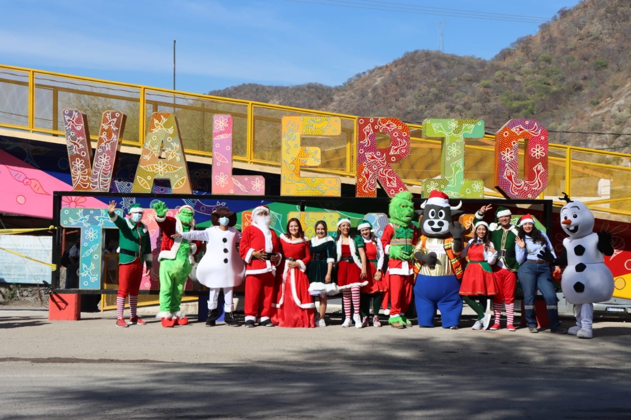 Celebra Media Luna a las familias de Guerrero con caravana navideña