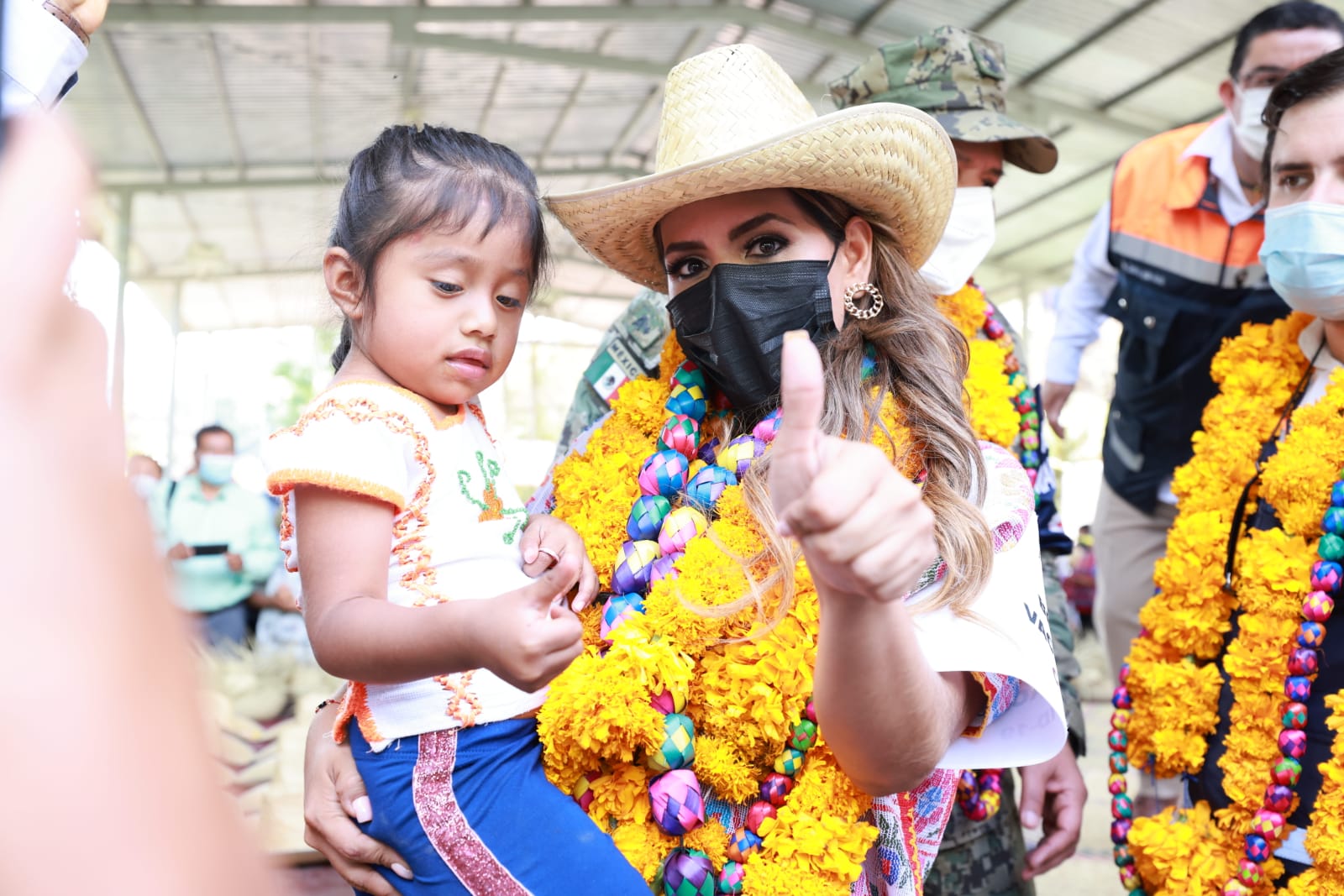 Visita Gobernadora Evelyn Salgado punto de vacunación contra el covid en Atlamajalcingo del Monte