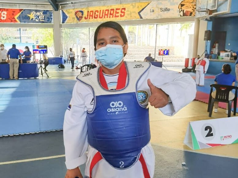 Alumna de la UT de Costa Grande gana medalla de oro en taekwondo