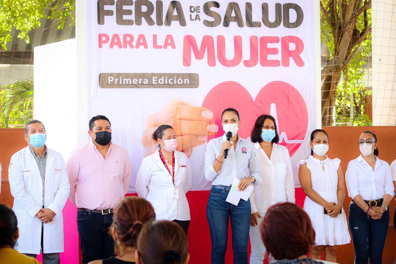 Ayuntamiento y DIF de Zihuatanejo organizan primera Feria de la Salud para la Mujer