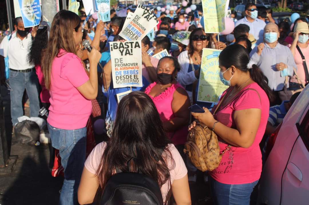 Encabeza Julieta Fernández marcha por la vida en Acapulco