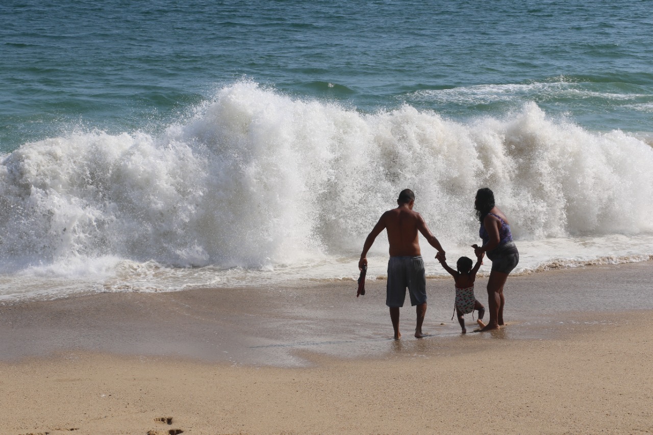 Alertan sobre alto oleaje en Acapulco por «mar de fondo»