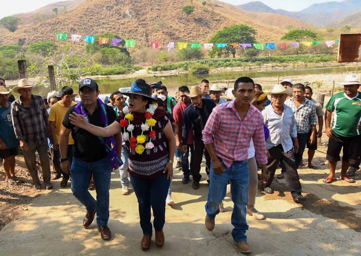 Encabeza Norma Otilia Hernández audiencia en El Ciruelar; anuncia puente de 4 mdp