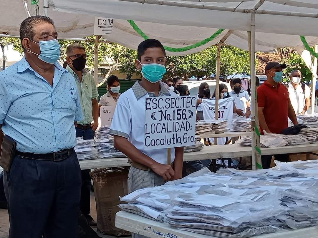 Inicia SEG registro para entrega de uniformes escolares gratuitos