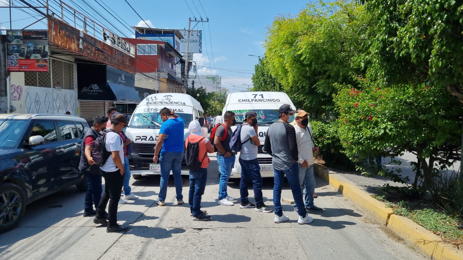 Protestan egresados de Ayotzinapa en Banderas