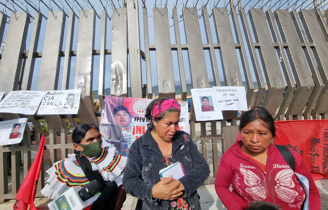 Protestan organizaciones sociales en Palacio