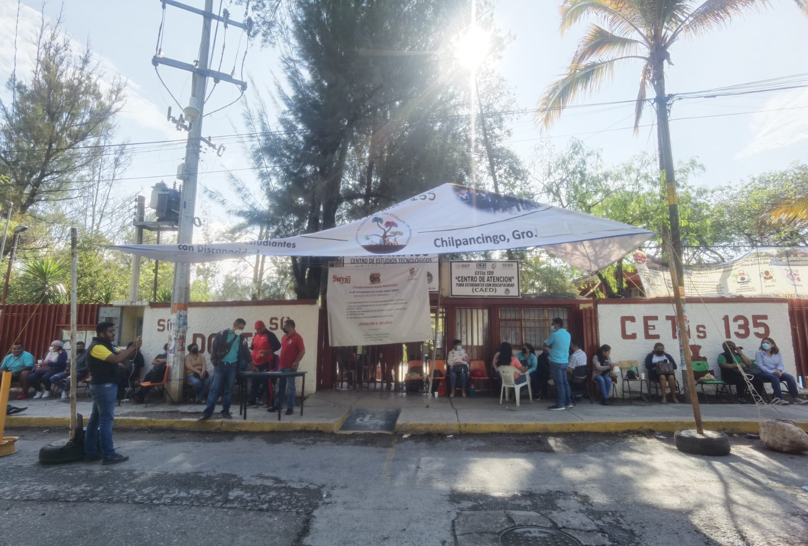 También protestan docentes del CETIS y CBTIS… exigen pago de bonos