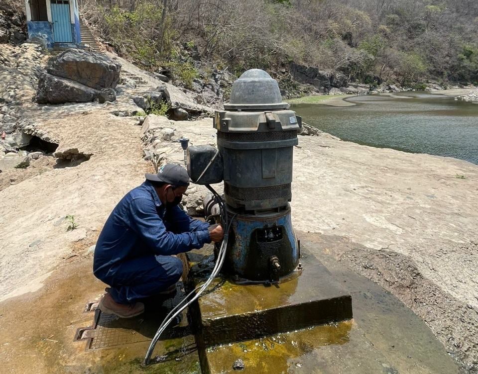Mejoran distribución de agua en colonias de Zihuatanejo