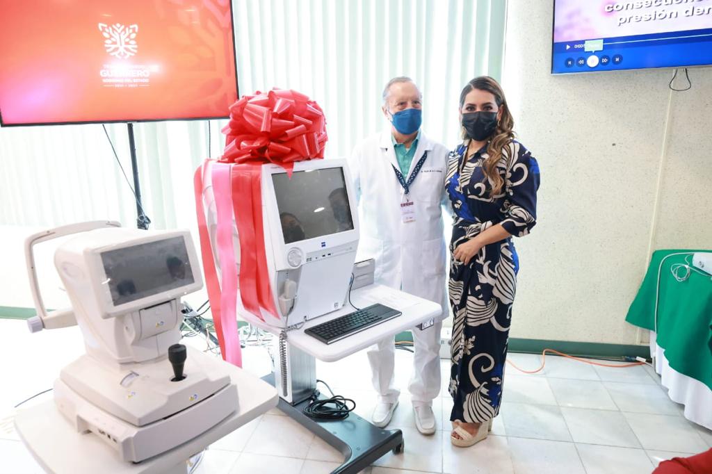 Entrega Evelyn Salgado equipo por casi $1 millón al Instituto Estatal de Oftalmología