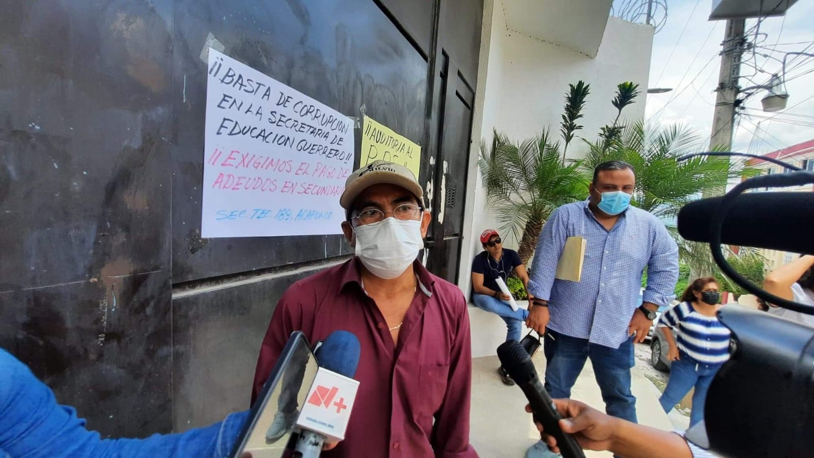 Protestan docentes de Acapulco en Chilpancingo