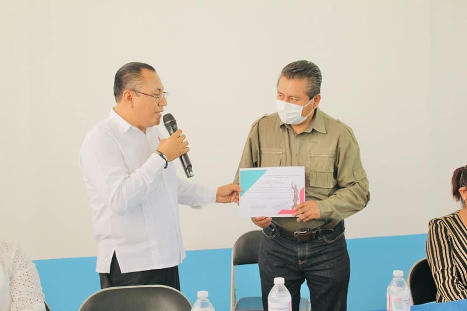 Celebra y reconoce Gilberto Solano a las y los abogados de Tlapa