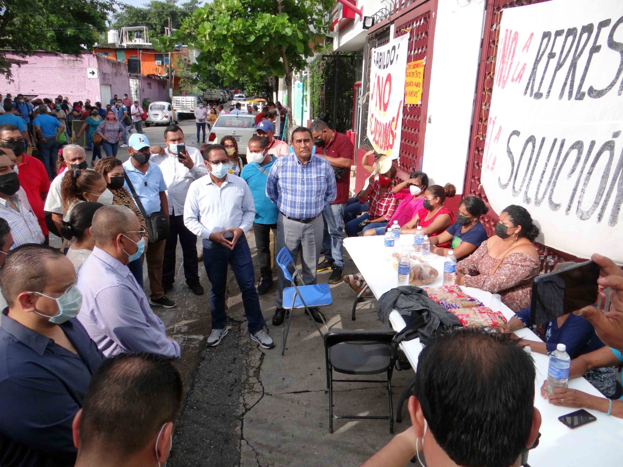 Rechazan inconformes liquidación del DIF Acapulco