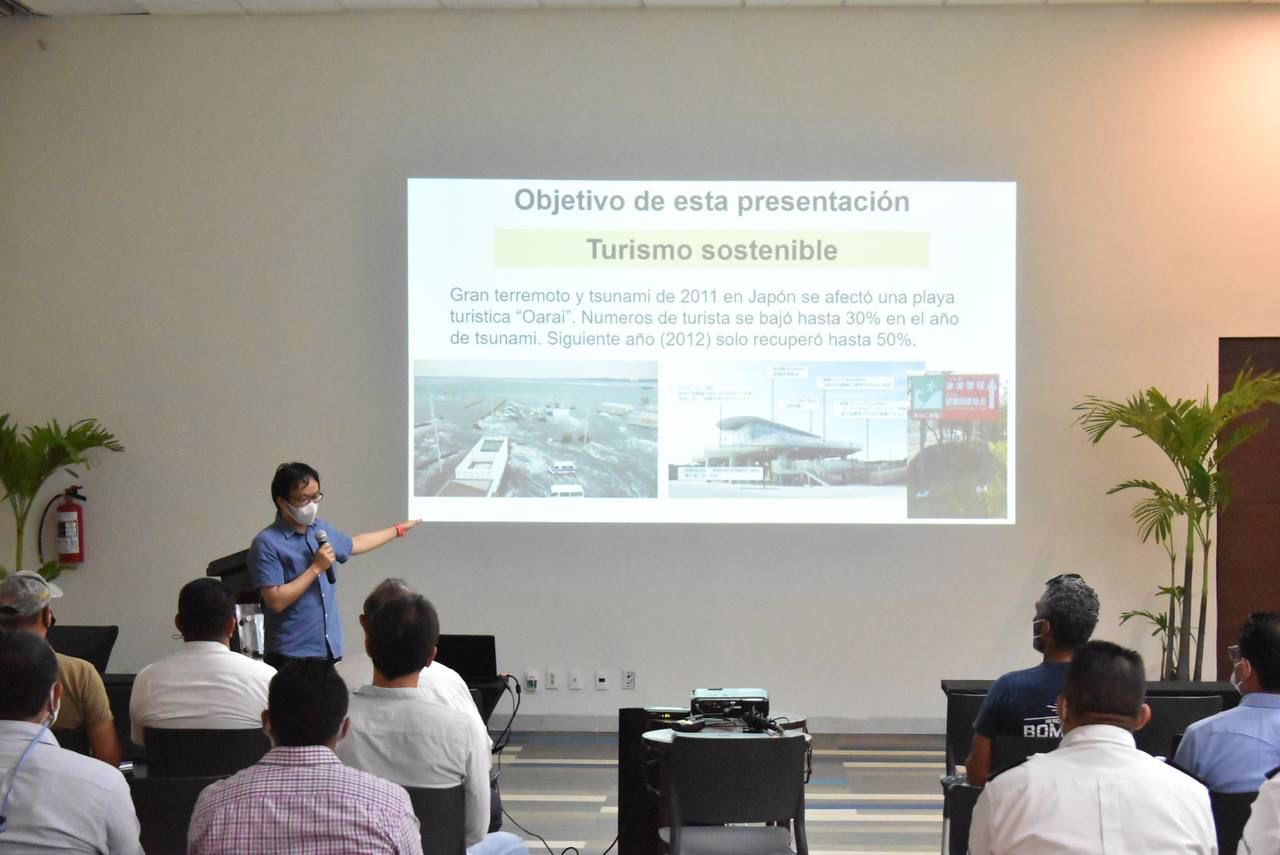 Capacitan a personal de Zihuatanejo sobre respuesta a sismos y tsunamis