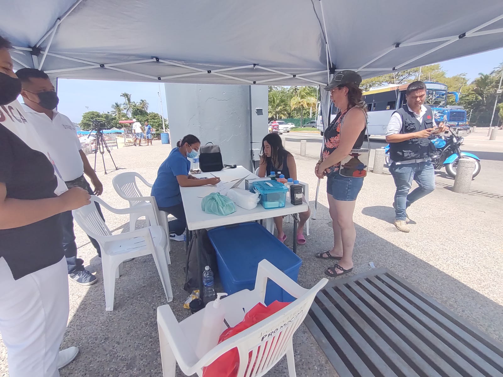 Instala Gobierno de Acapulco módulo de salud en el Asta Bandera