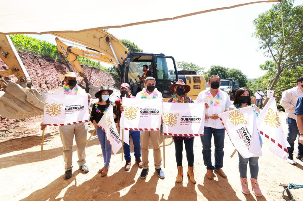 Anuncia Evelyn Salgado inversión de 38 mdp en caminos de Coyuca de Benítez