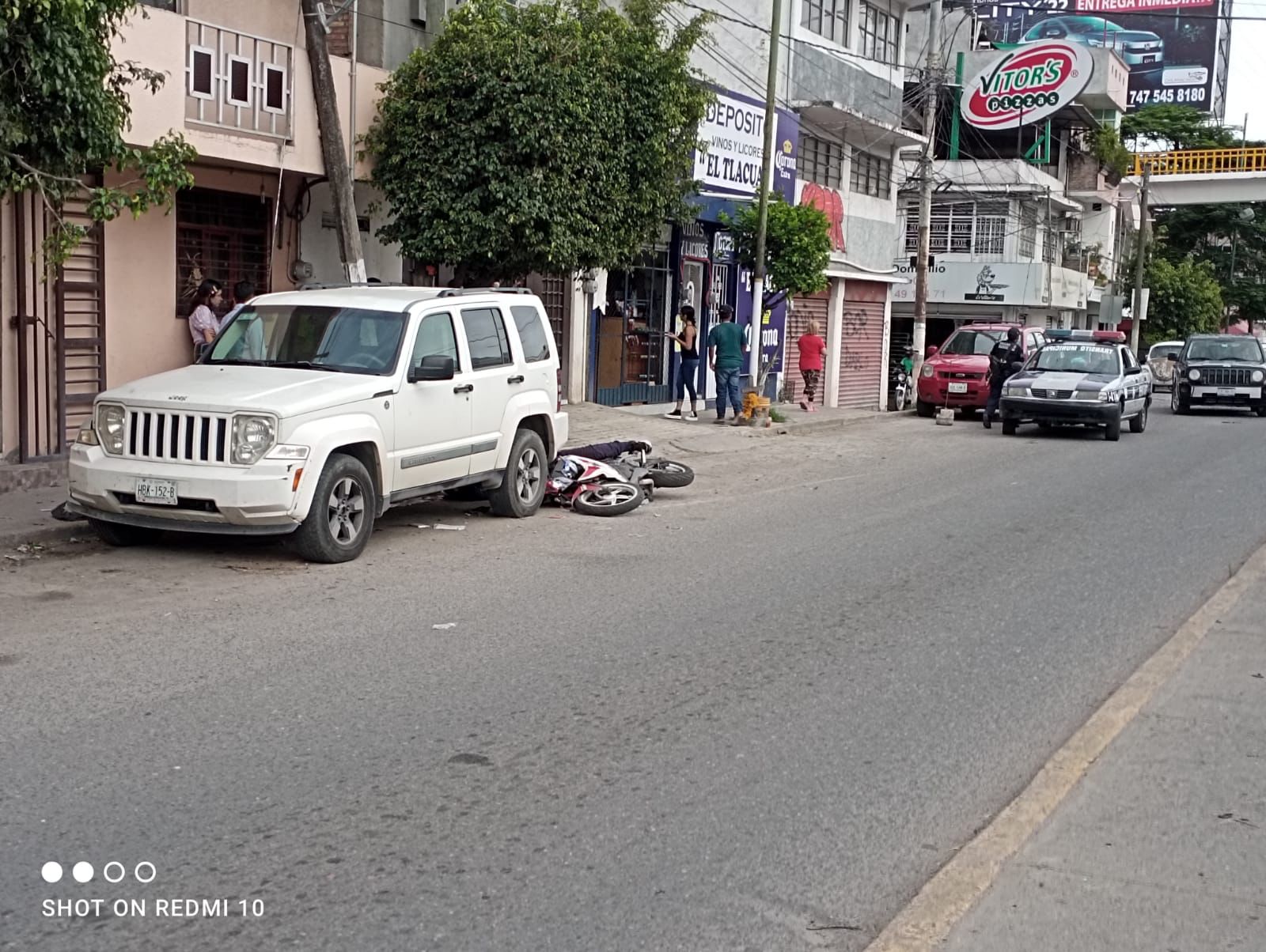Accidente de motociclista no fue por bache, sino por golpe de automovilista; hay un detenido