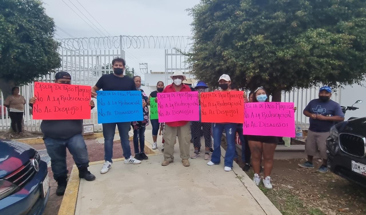 Protestan comerciantes en FGR Guerrero para no ser desalojados de casetas