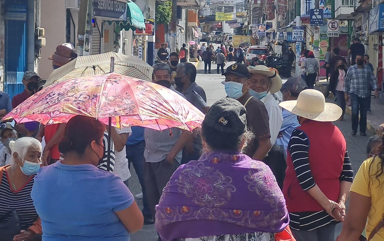 Regidor de Morena vuelve a cerrar centro de Chilpancingo para exigir más apoyos