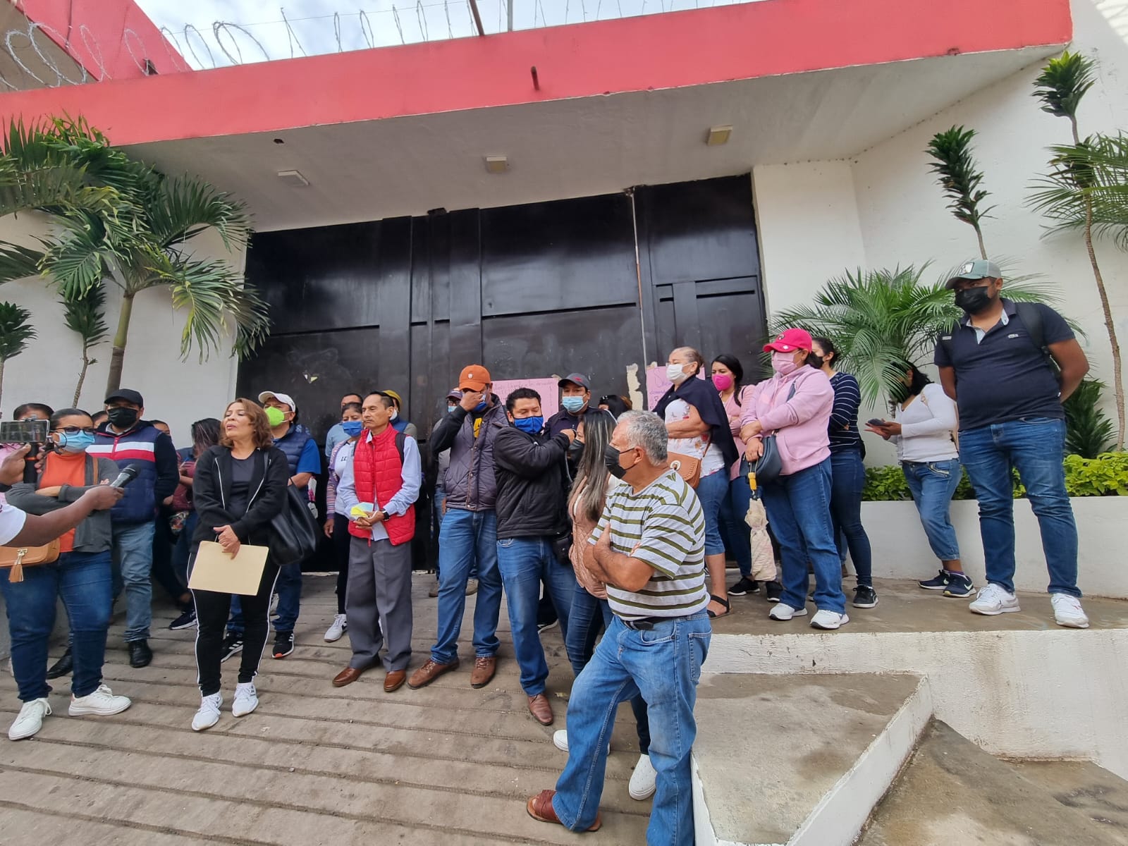 Bloquea Ceteg oficinas de la SEG en Chilpancingo