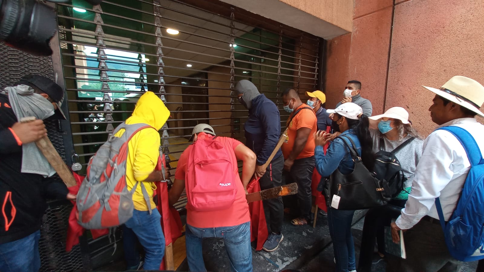 Irrumpe Ceteg en Congreso
