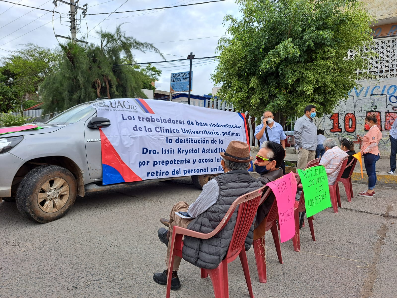 Bloquean centro de Chilpancingo en quinto día de protesta en Clínica de la UAGro