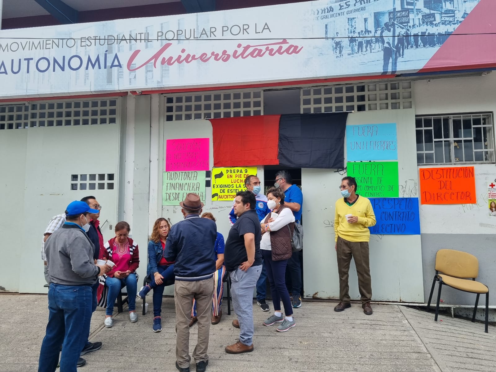 Protestan y paran labores en Prepa 9 de la UAGro