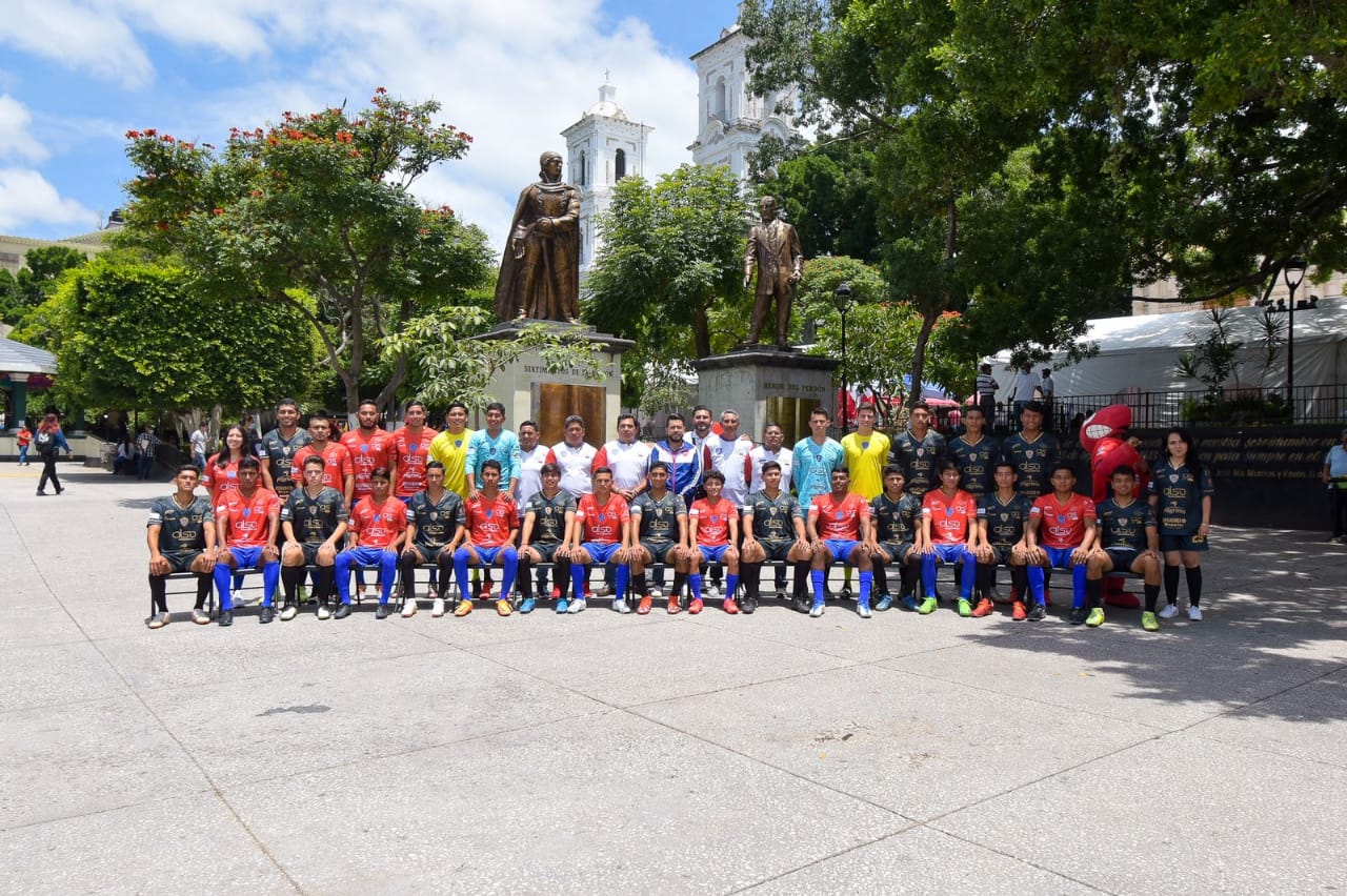 Presentan al plantel y nuevo uniforme de los Avispones para el Apertura 2022