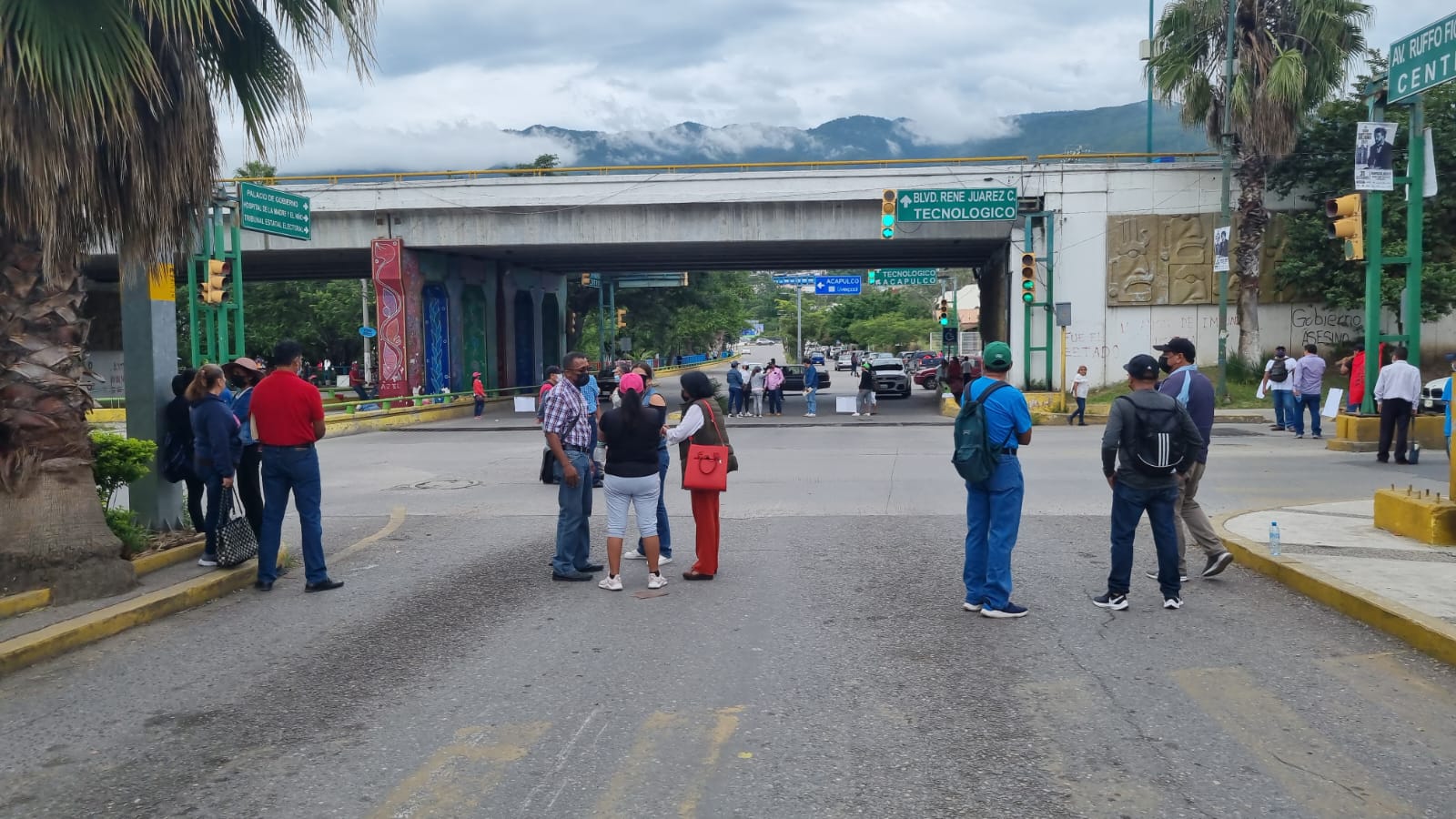 Y Ceteg cierra avenidas Lázaro Cárdenas y Ruffo Figueroa
