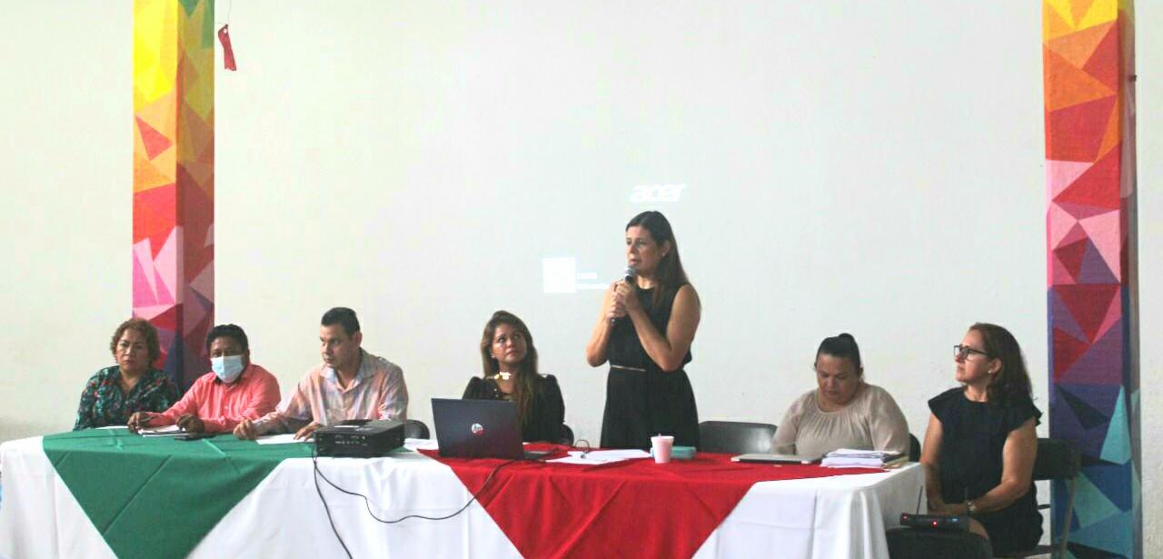 Pone en marcha Julieta Fernández «Escuela para Padres» en Tierra Colorada
