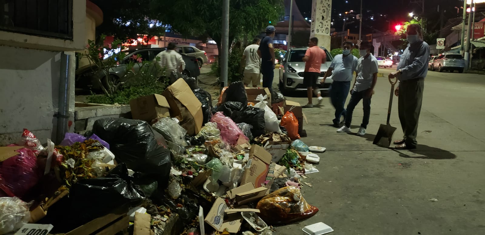 Encabeza Abelina López brigada de limpieza en «puntos negros»