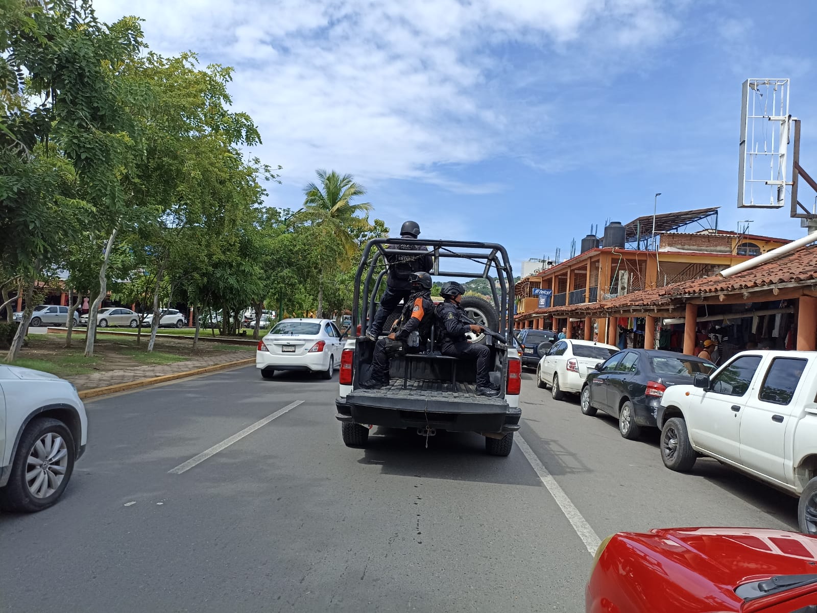 Zihuatanejo: Detienen a 8 por intento de extorsión a tiendas de autoservicio