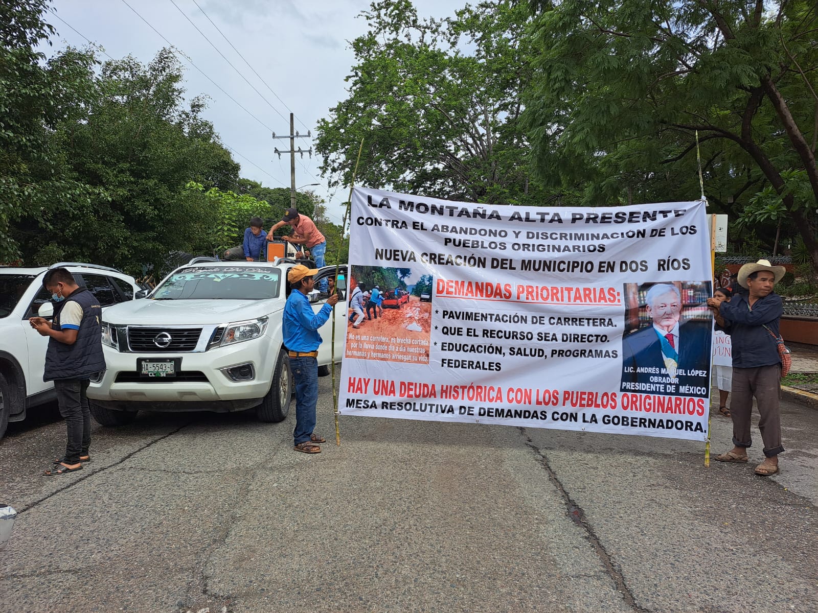 Marchan y bloquean en Chilpancingo para exigir nuevo municipio en la Montaña
