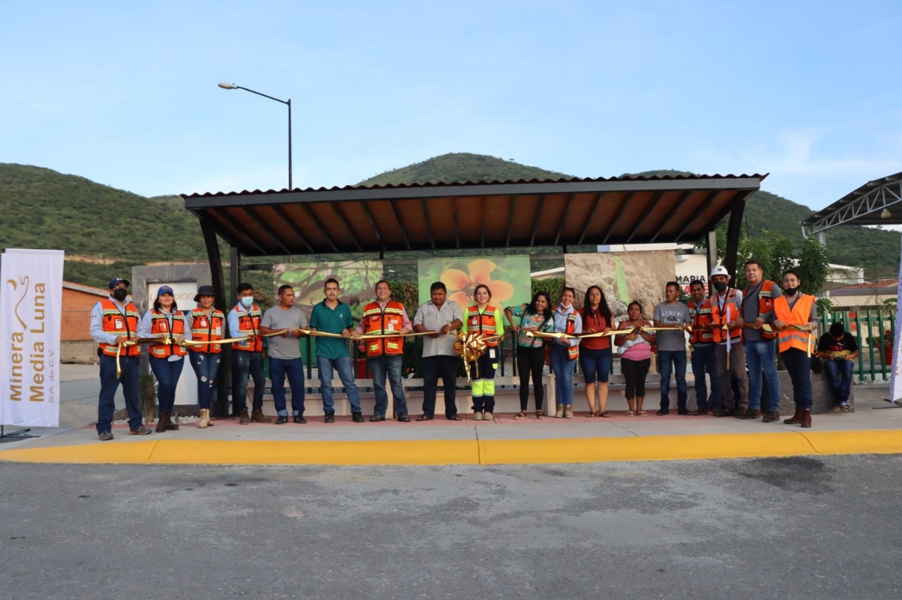 Mejora Media Luna espacios públicos de comunidades en Cocula