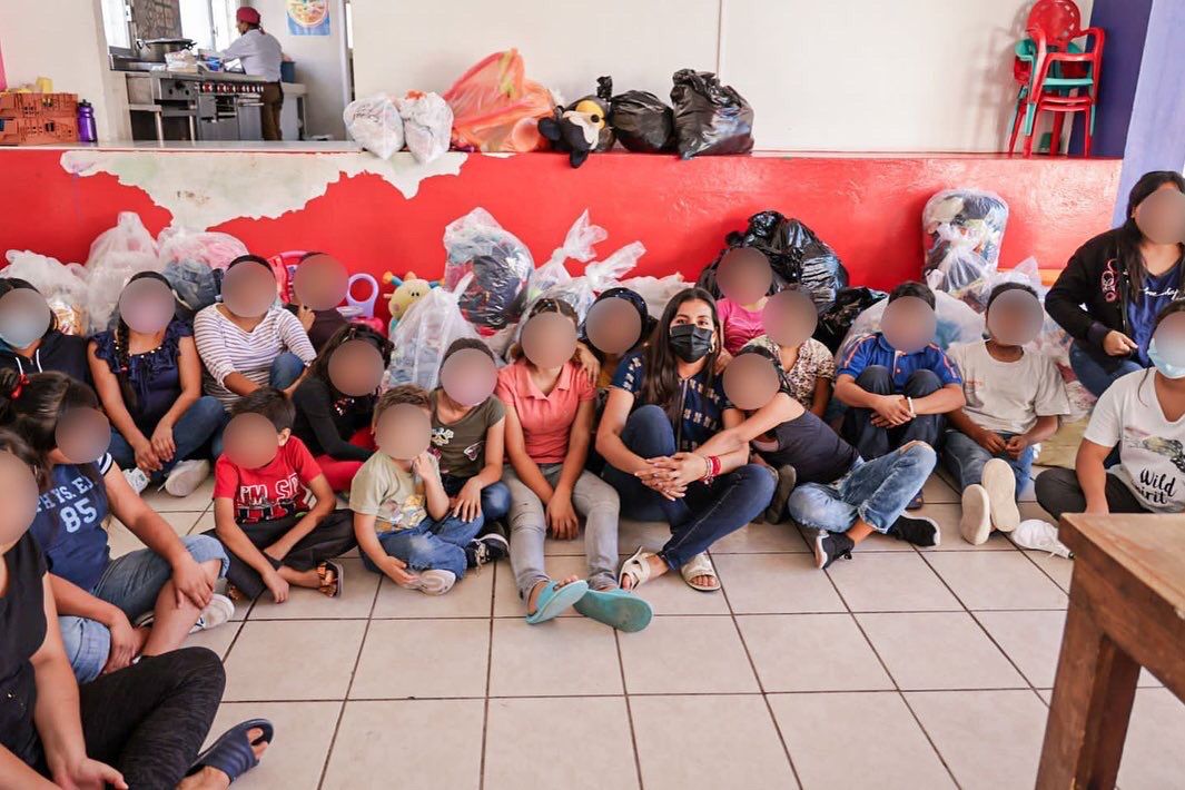 Entrega Liz Salgado ropa y juguetes a niñas y niños de la Casa Hogar y a la Casa del Adulto Mayor