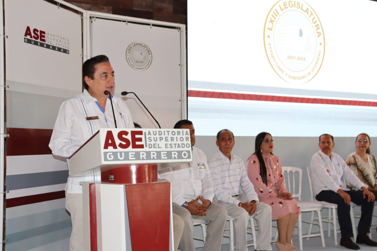 Capacita la ASE a persona en uso de herramientas tecnológicas