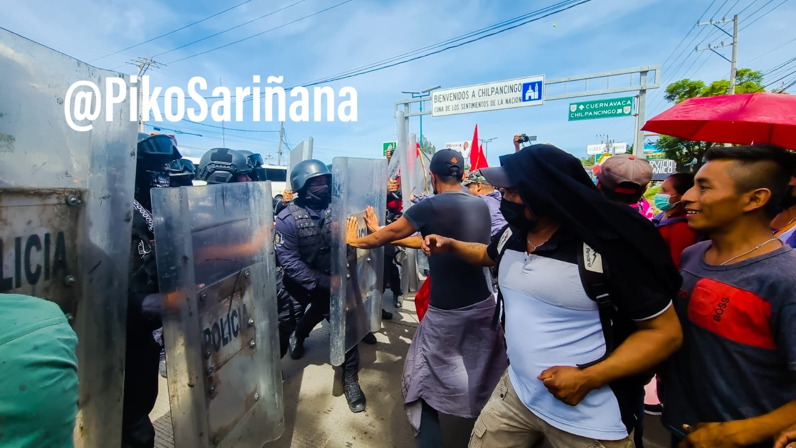 Repliegan a pobladores de Mexcalcingo que bloqueaban Autopista del Sol
