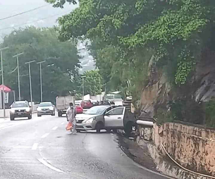 Cierran la Escénica por accidente automovilístico