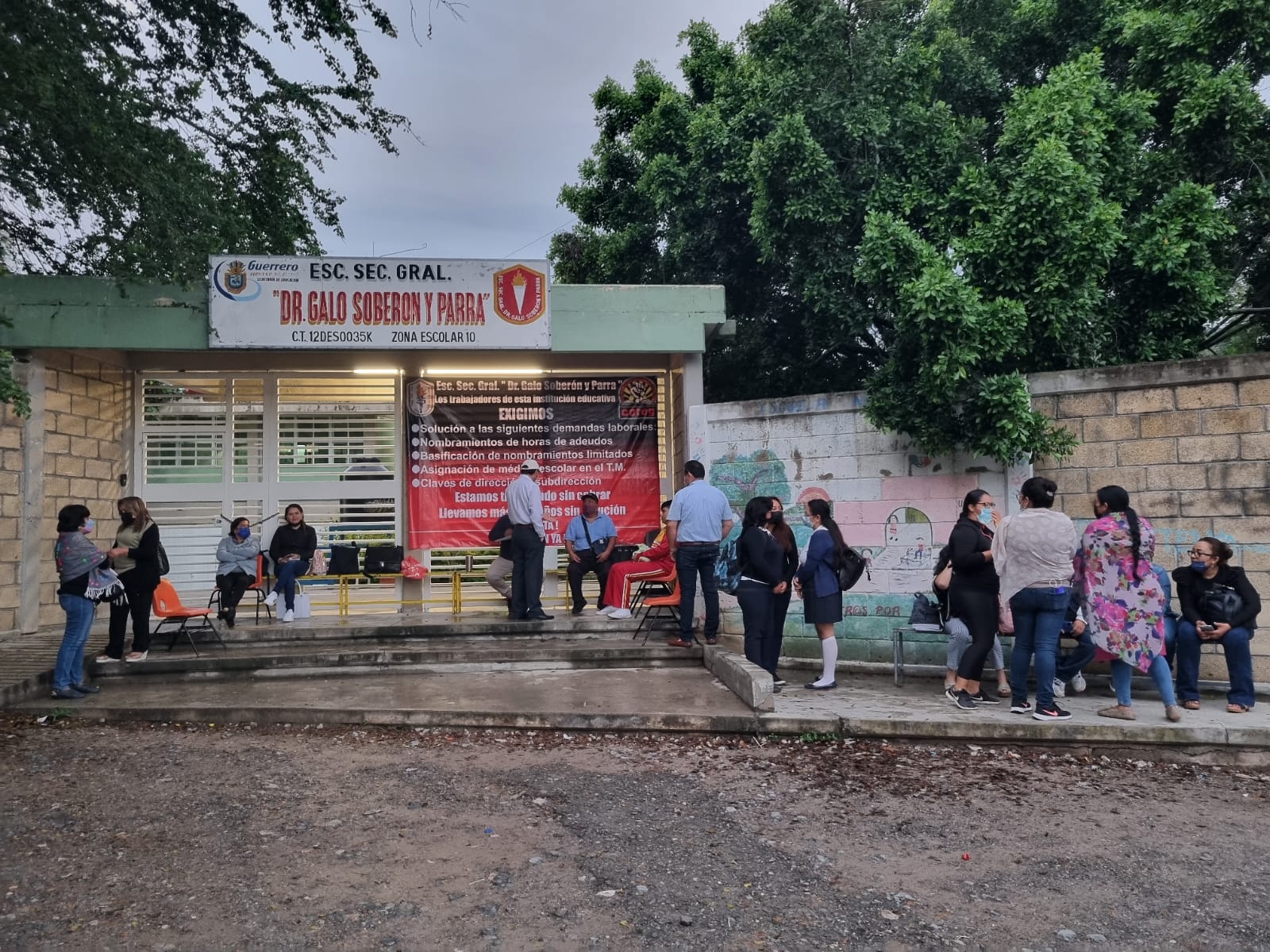 Ahora cierran secundaria «Galo Soberón» en Chilpancingo