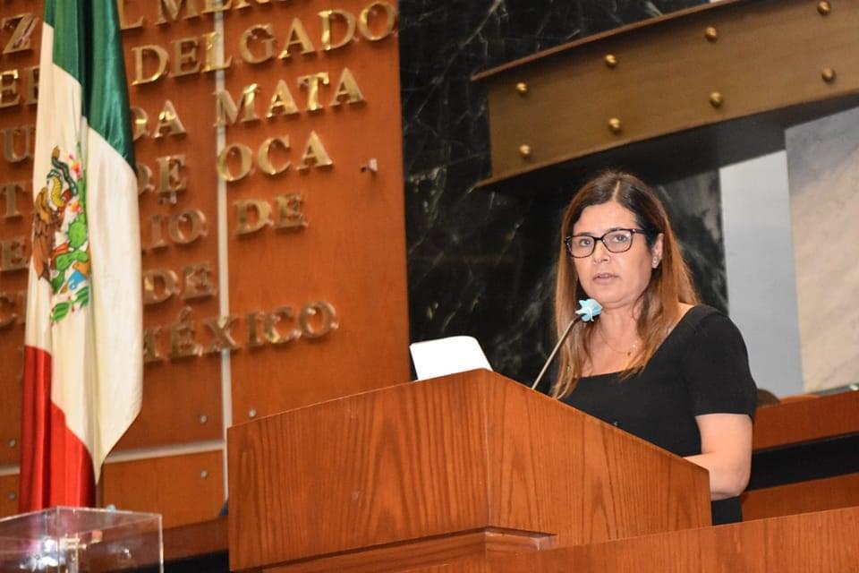 Aprobación de matrimonio igualitario debió consultarse con la sociedad: Julieta Fernández