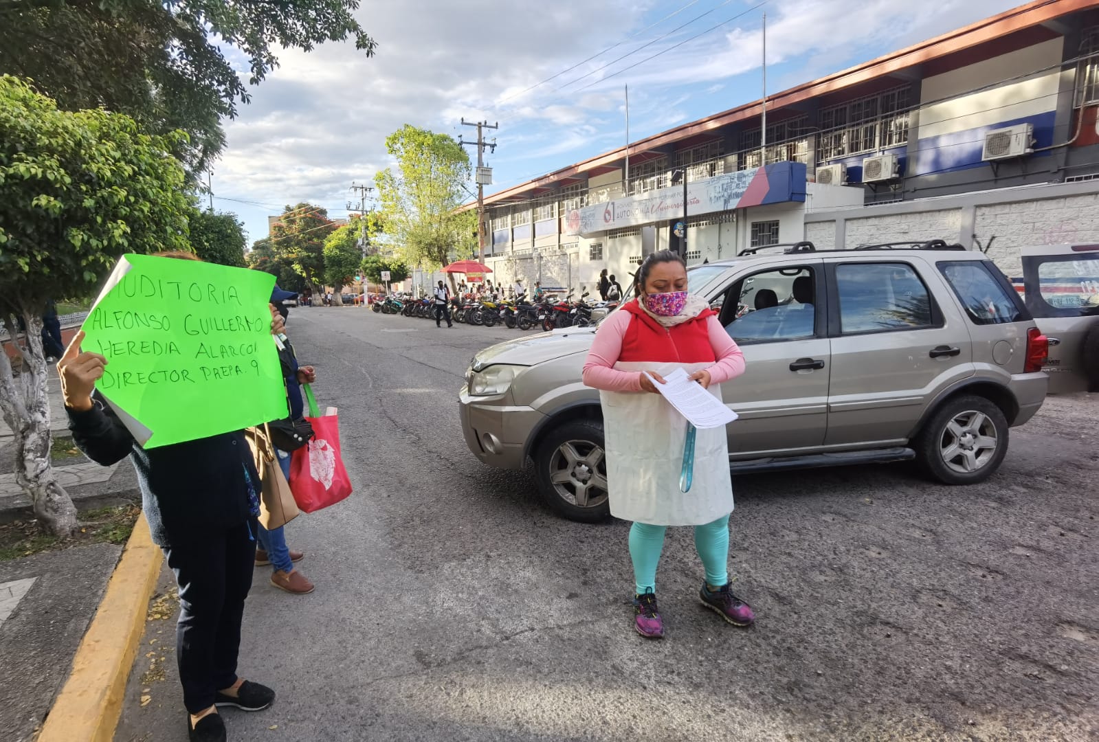 Protestan en la Preparatoria 9 de la UAGro contra obligatoriedad de uniforme