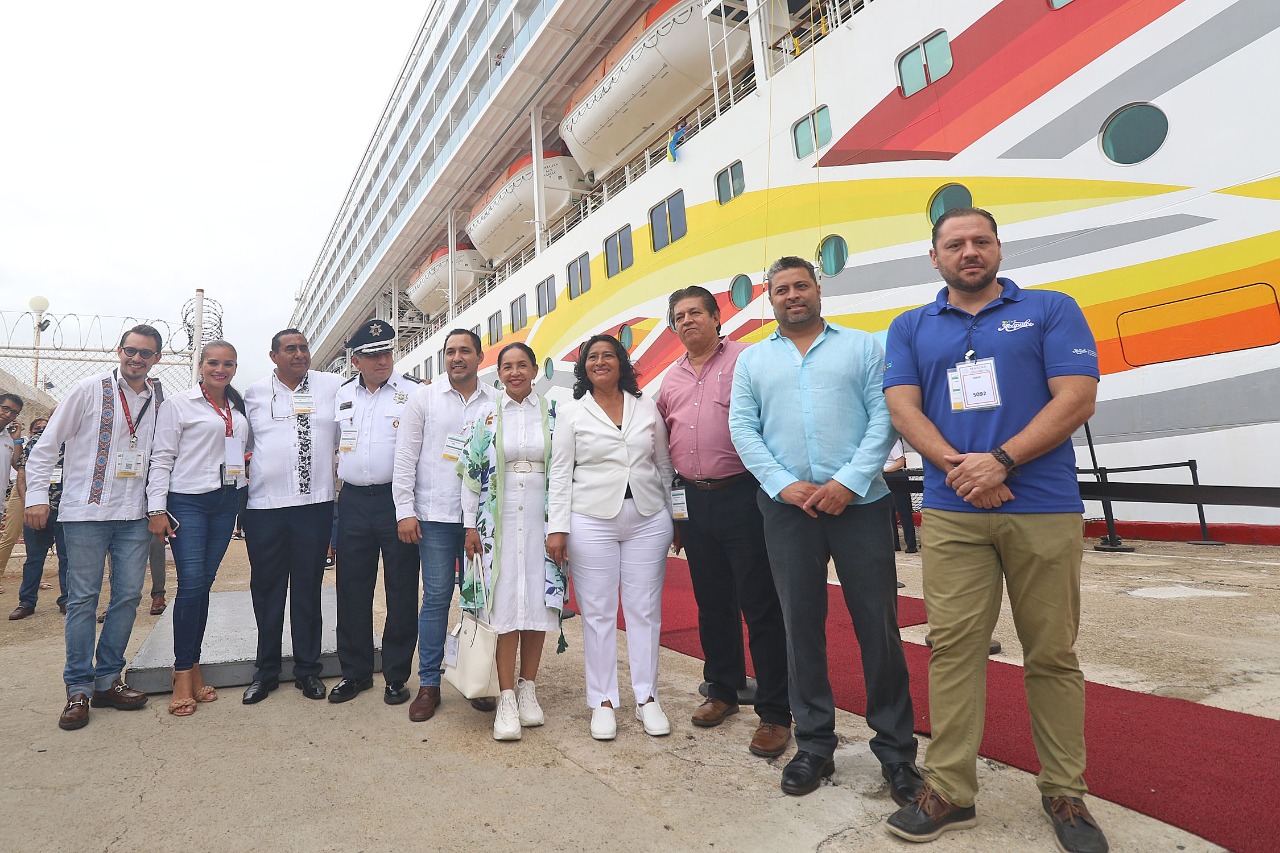 Encabeza Abelina López recepción de más de 2 mil visitantes del crucero Norwegian Sun