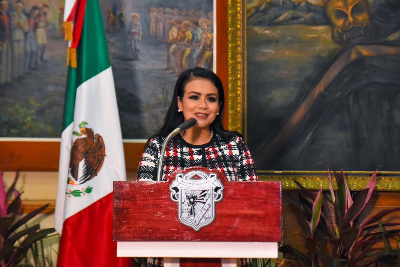 Anuncia Norma Otilia Hernández cese de 6 trabajadores por calle 5 de Mayo