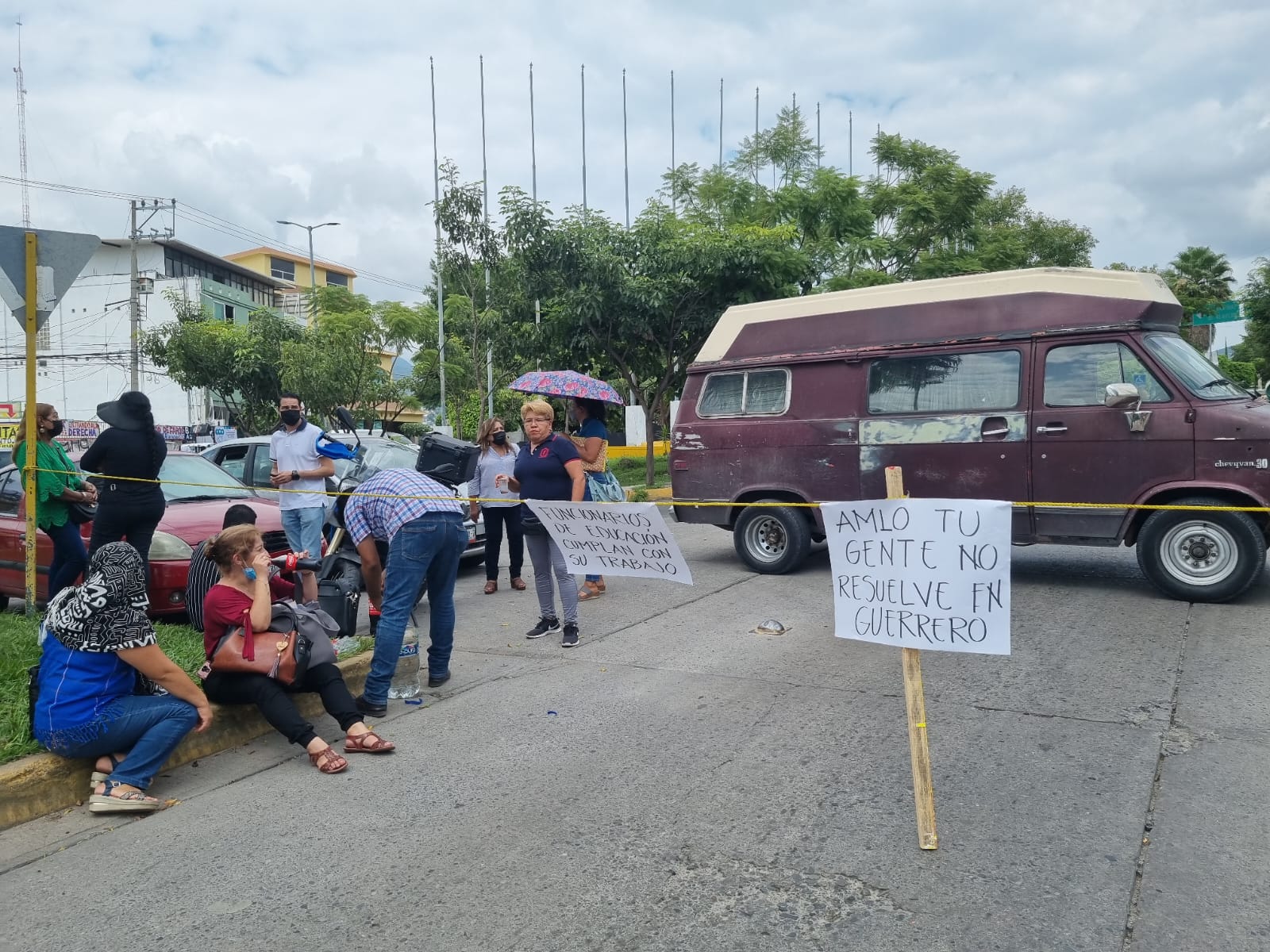 Maestros de la secundaria Galo Soberón protestan en Banderas por desatención de autoridades